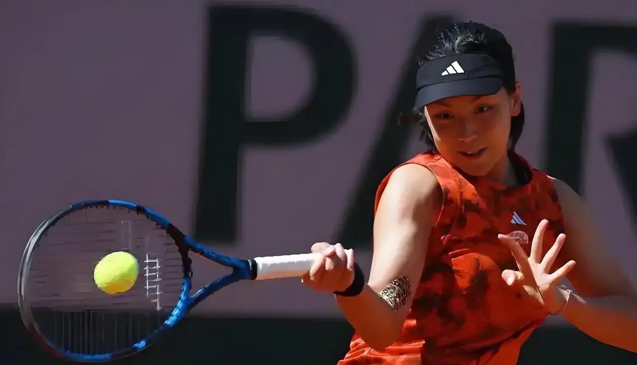  阿扎伦卡迎来七赛季高光表现，美国队球迷沸腾！